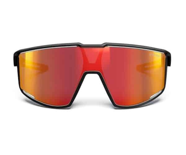 Découvrez notre avis détaillé sur les lunettes de soleil Julbo Fury : design sportif, performance et confort pour les adultes actifs en quête de protection UV optimale. 