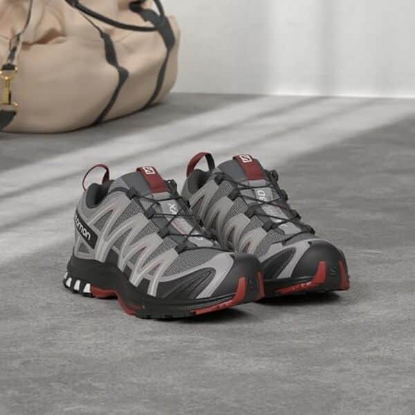 Découvrez notre test détaillé des chaussures Salomon XA Pro 3D pour la randonnée : confort, grip et durabilité analysés pour optimiser vos sorties en montagne. 