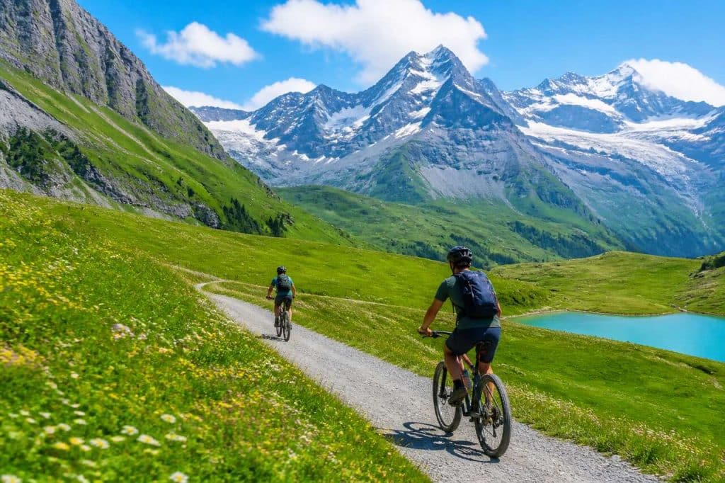 Parcours trail et vélo de route en Suisse : itinéraires incontournables